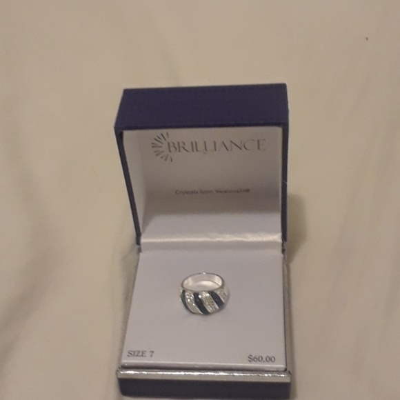 Ladies beautiful ring - Picture 1 of 4